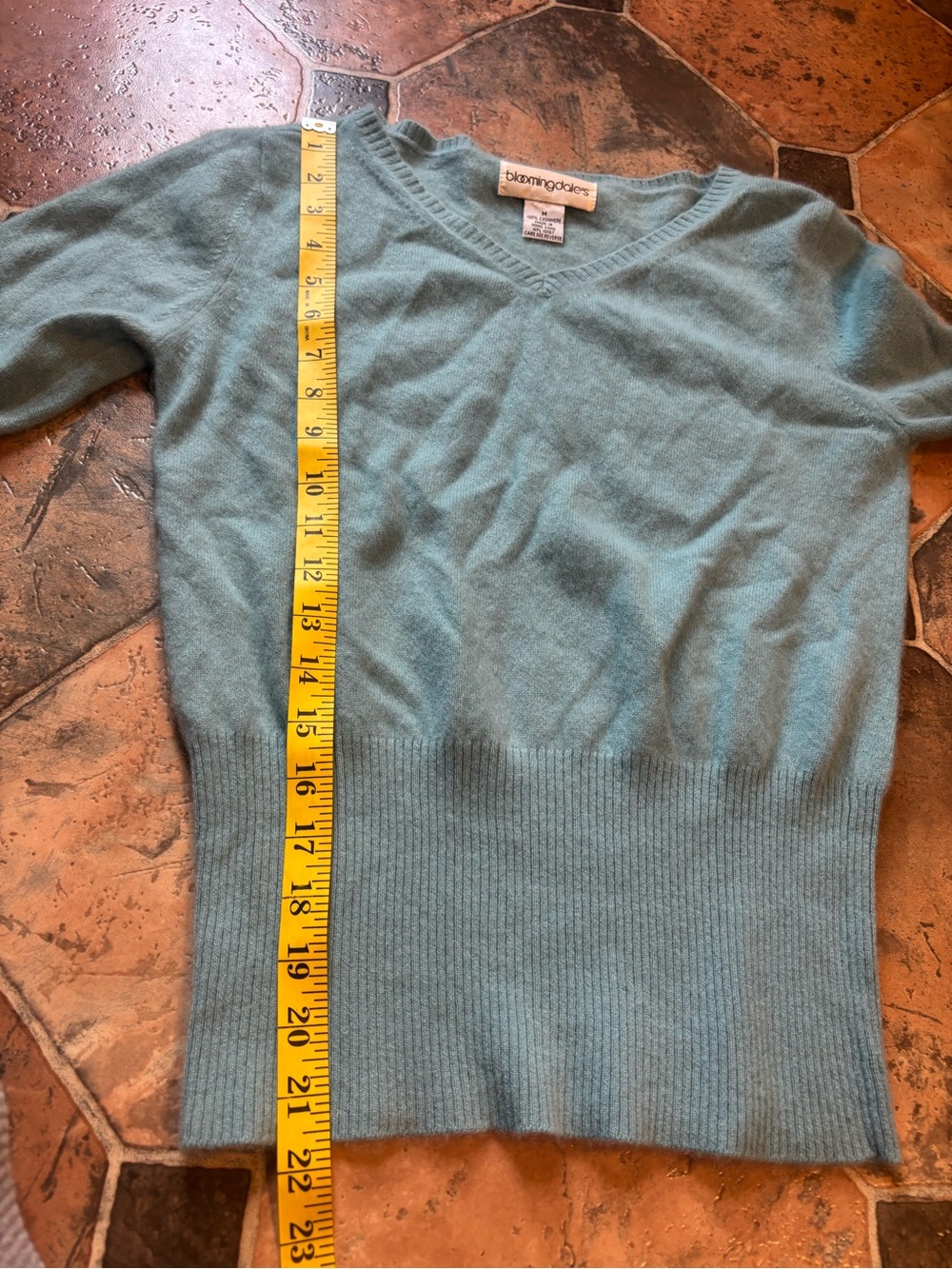 Vintage Bloomingdale’s 100% Cashmere Blue V Neck Knit Sweater Womens M Soft - Picture 10 of 10